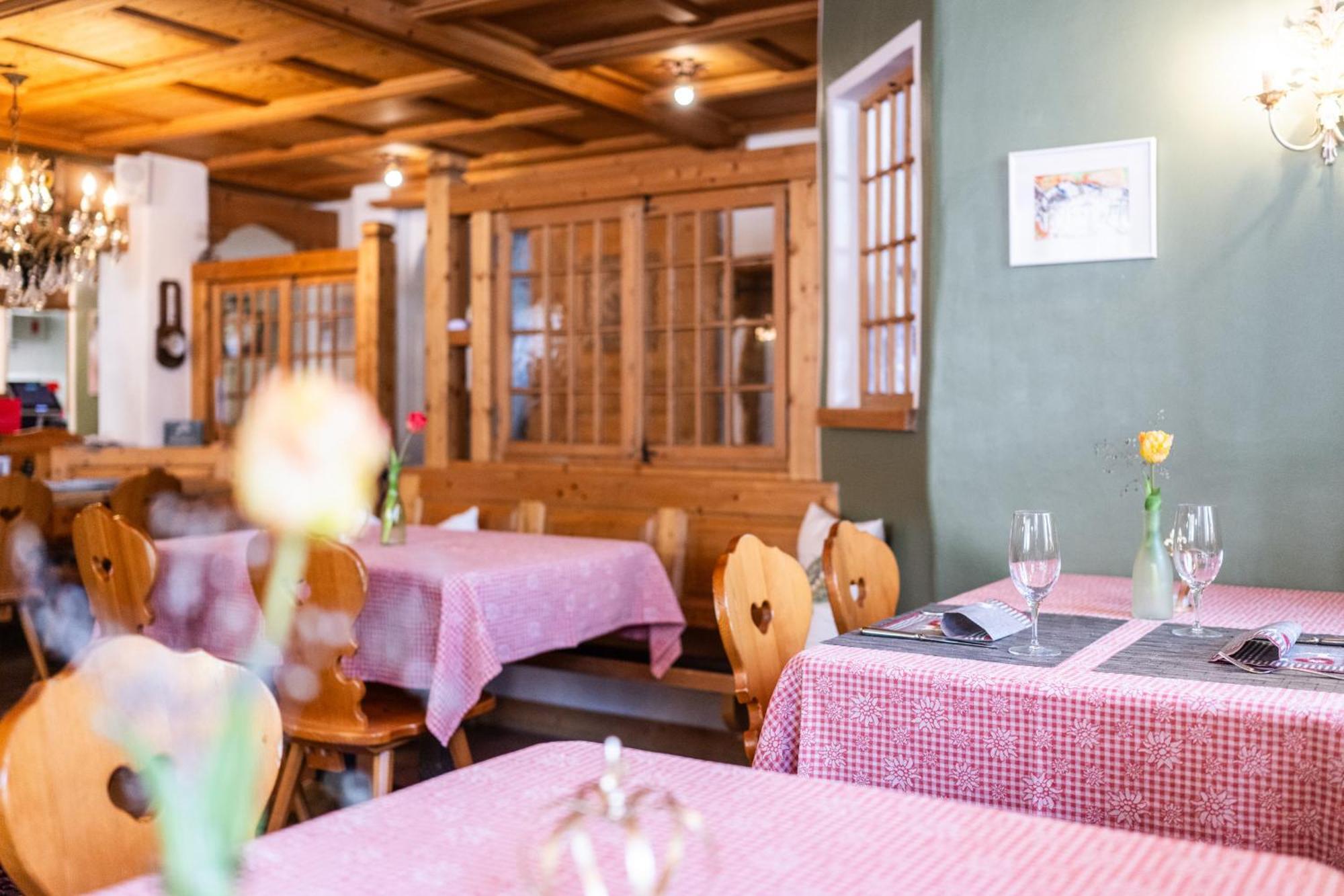 Hotel La Cruna Sedrun Exterior photo