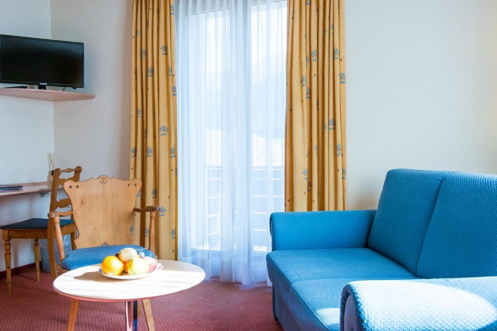 Hotel La Cruna Sedrun Room photo